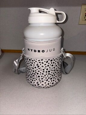 Hydrojug wirh leopard cover with strap